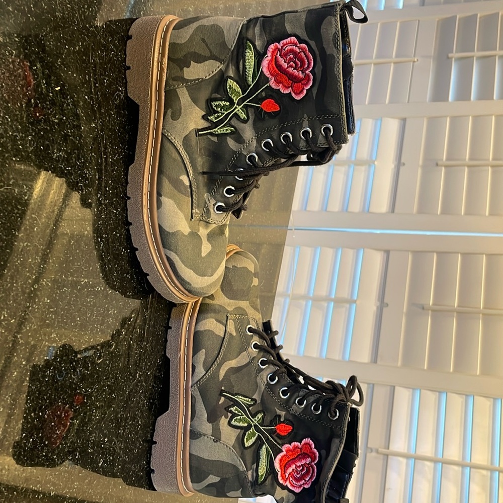 Heavy canvas camo arny style boots